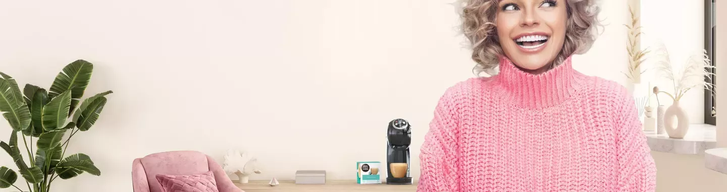 Nescafé Dolce Gusto, žena uz aparat i kapsule