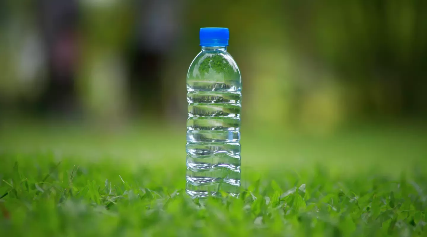 voda u plastičnoj boci